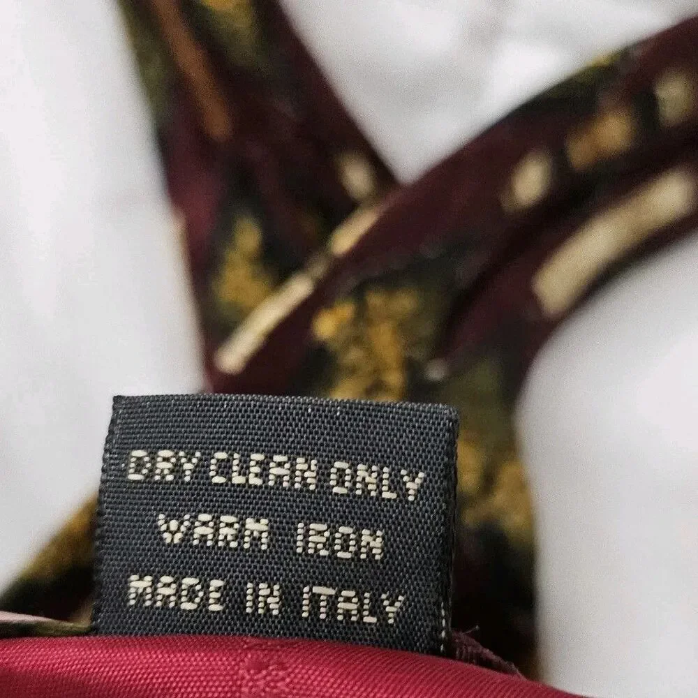 Ermenegildo Zegna Mens Silk Necktie Burgundy Geometric Pattern Tie Made in Italy